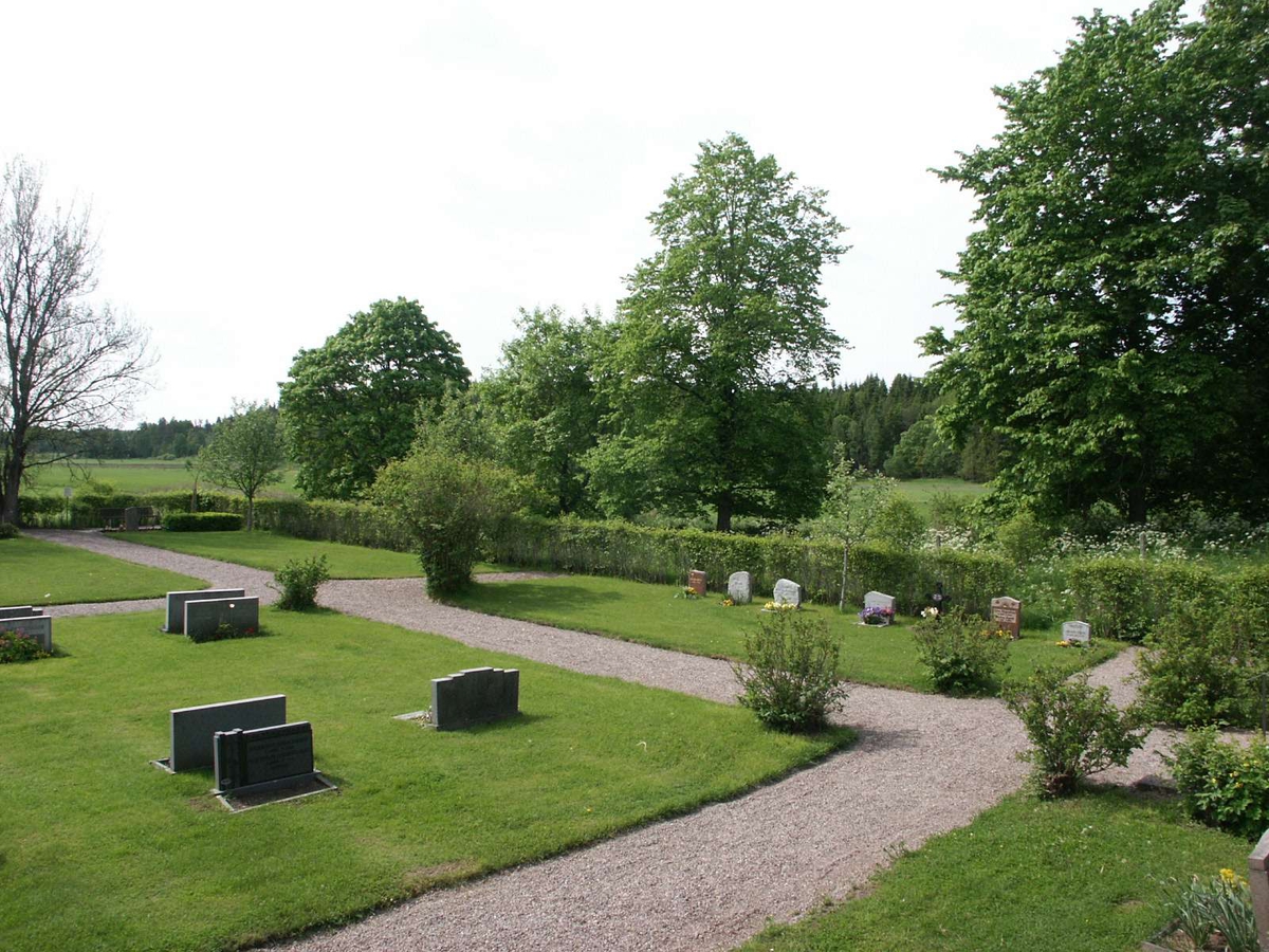 Kyrkogården vid Bladåkers kyrka, Uppland