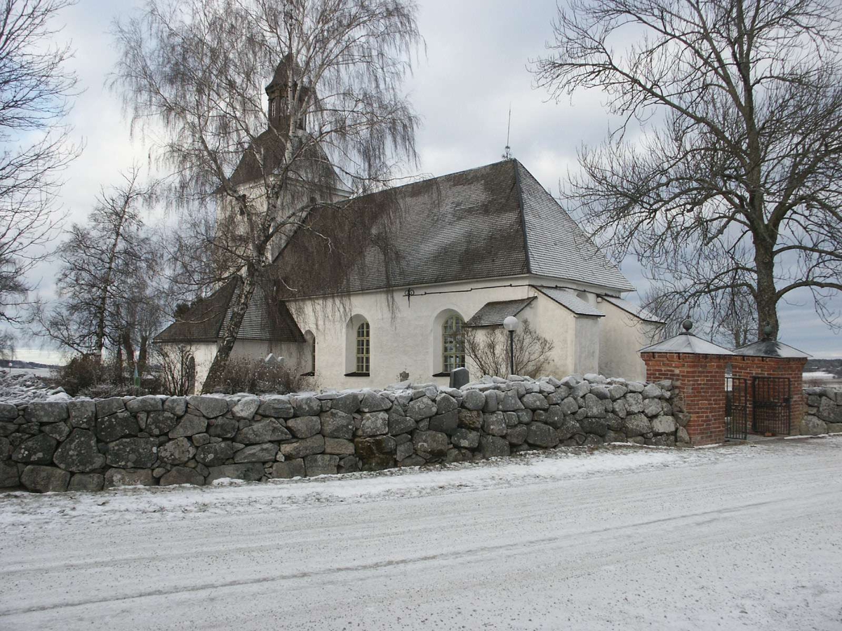 Biskopskulla kyrka, Biskopskulla socken, Uppland december 2002