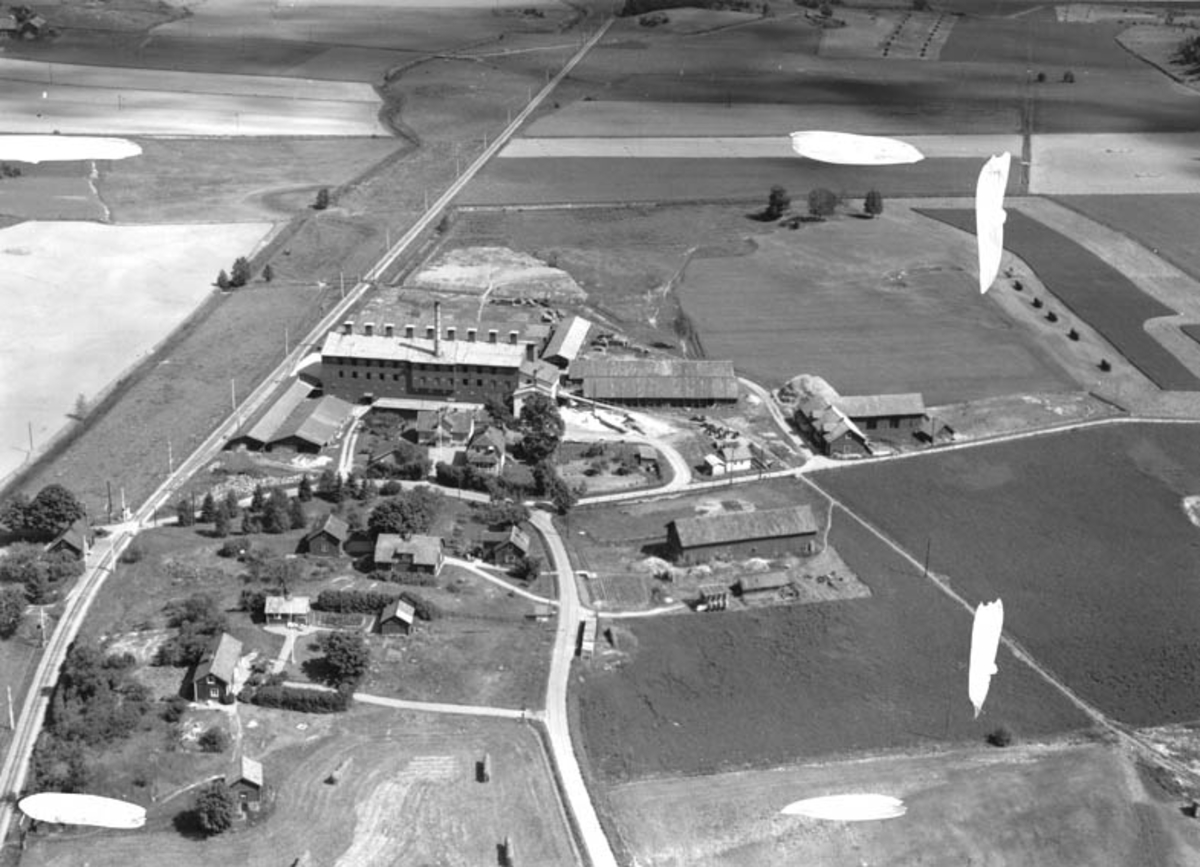 Flygfoto över tegelbruk i Ekskogen, Kårsta, Vallentuna socken, Uppland 1952