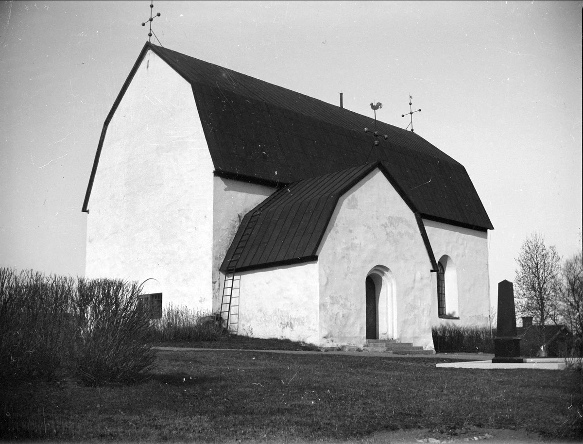 Tolfta kyrka,  Uppland maj 1918