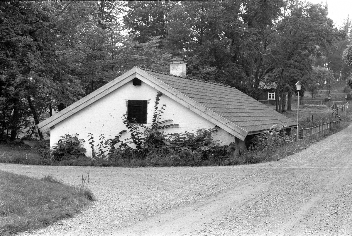 Vy från öster, Vattholma 5:20, Vattholma, Lena socken, Uppland 1978