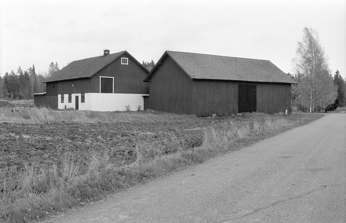 Ladugård, magasin, maskinhall och lada, Stenviken 1:1, Stenviken, Jumkil socken, Uppland 1983