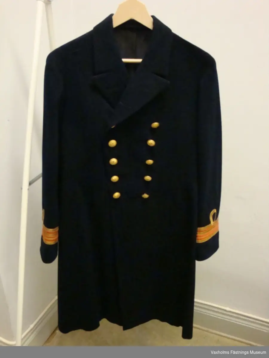 Kappa, kläde, m/02-29 med kommendör-kapten av 2a graden vid Flottan (marinläkare) gradbeteckning.
