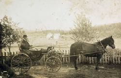 Soknepresten i Bjelland, A.B. Asserson til hest på Rosseland