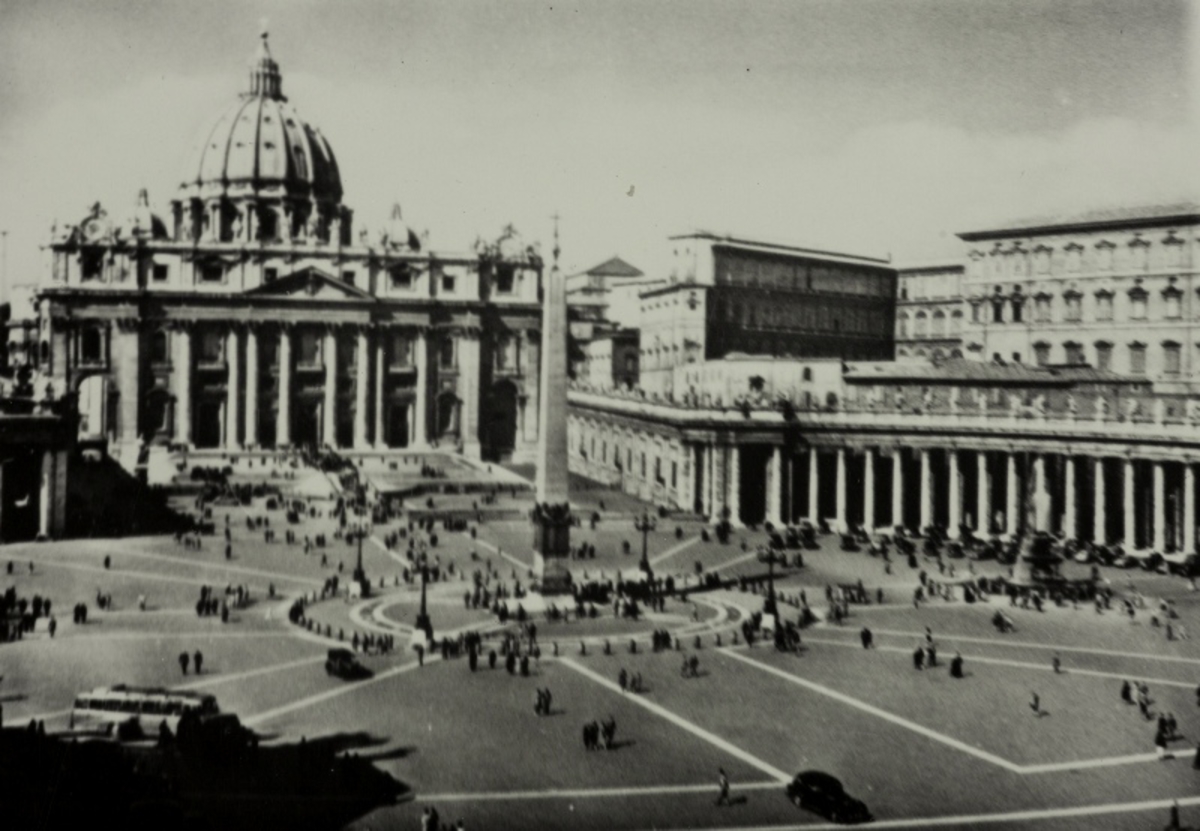 Pederskyrkje med Pedersplassen i Vatikan