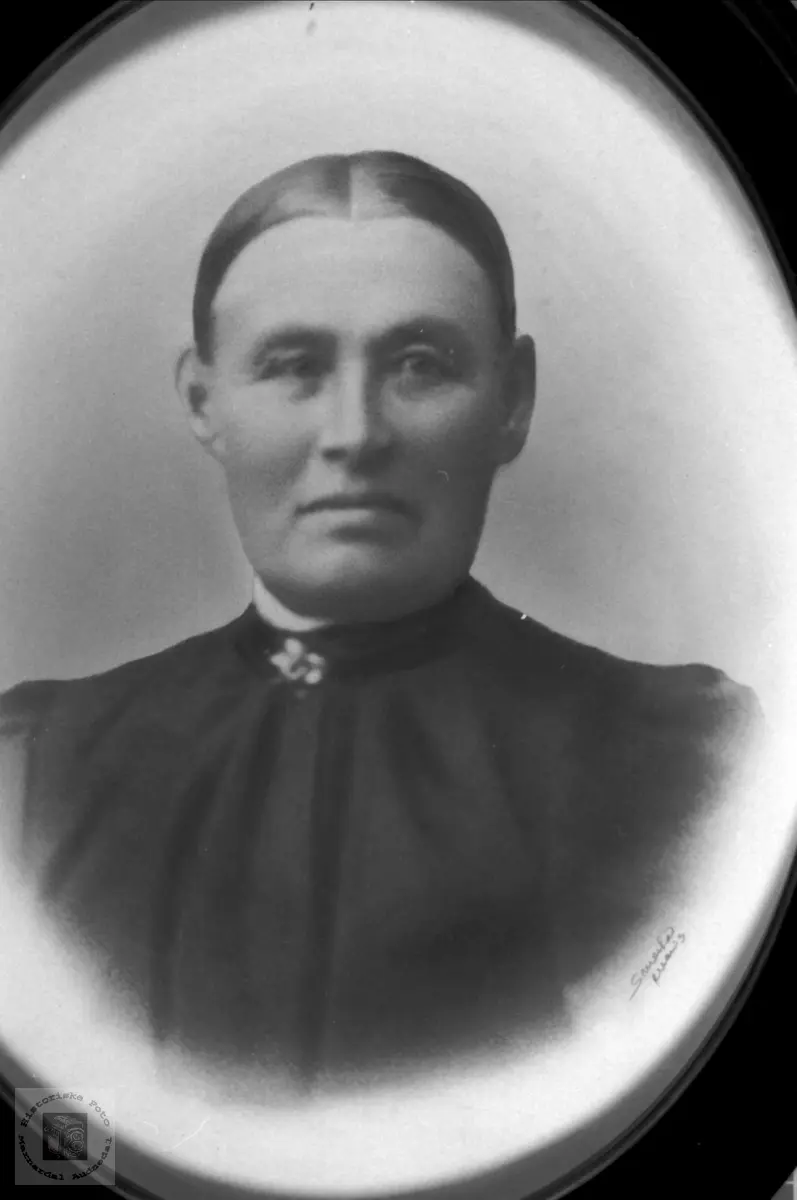 Portrett av Dina Hønneland, Laudal.