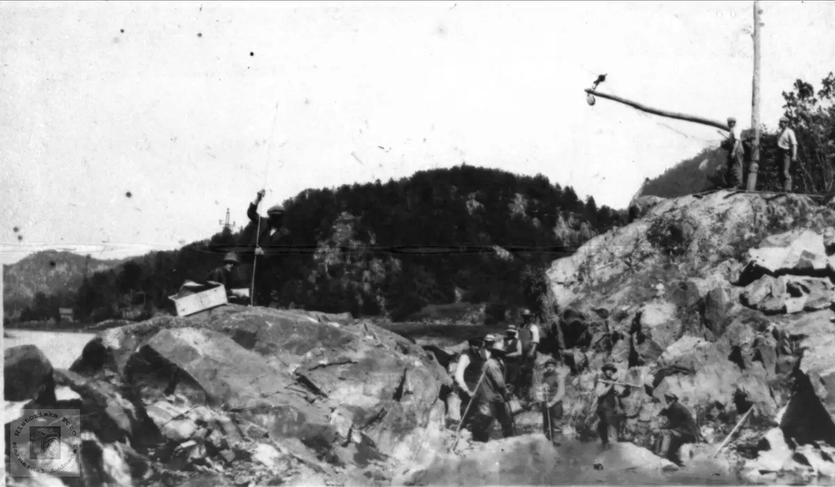 Senking av Gaupefossen i Audna, Audnedal.