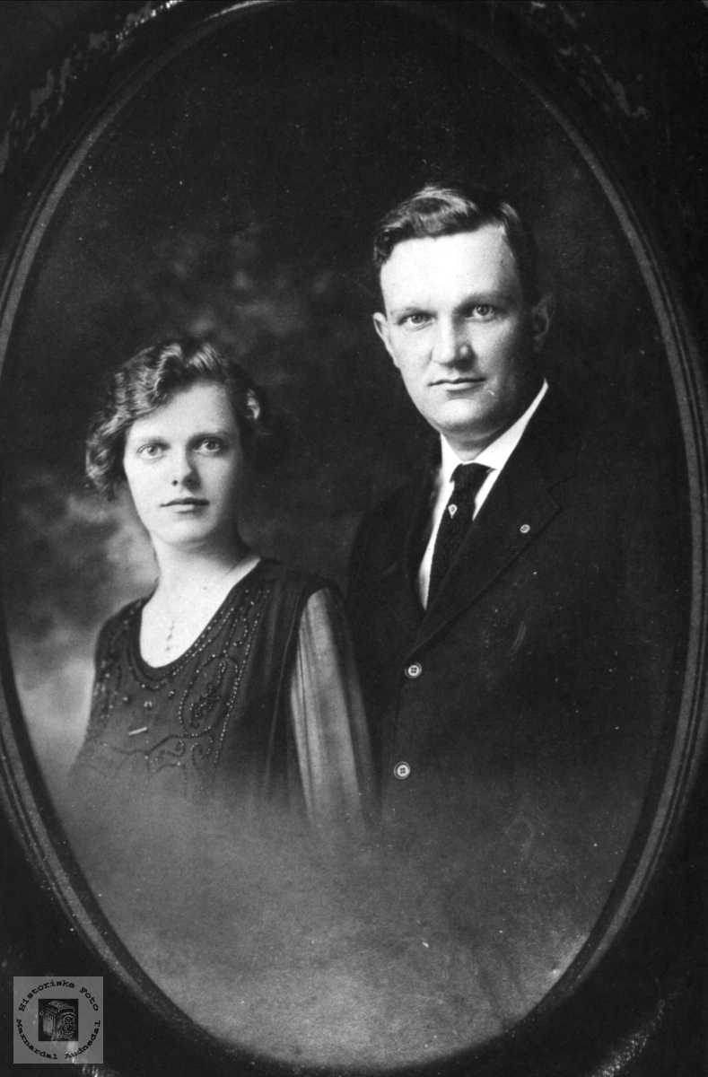 Ekteparet Olga Bertine og Ragnvald Olsen, Øyslebø.