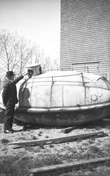 Direktør Isachsen med brudeegget. - Norsk Sjøfartsmuseums i 