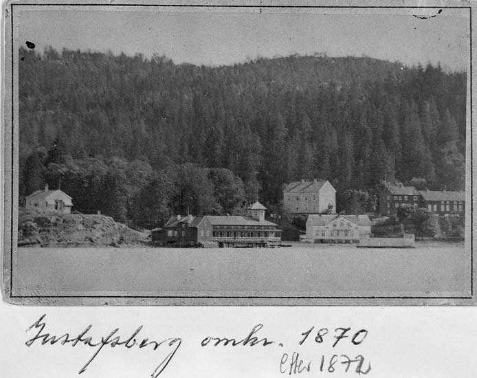 Text på kortets framsida: "Gustafsberg omkr. 1870 efter 1872".



