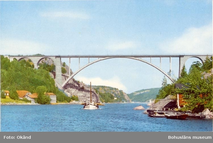 Tryckt text på kortet: "Svinesund Nord-Europas högsta bro. Höjd 67 m.ö.h.".
"Förlag: Firma H. Lindenhag, Göteborg".