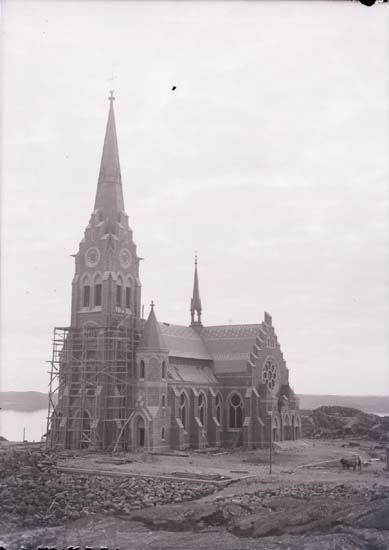 Enligt text som medföljde bilden: "Lysekil, Nya kyrkan fr. Flaggberget 12/9 1901."
