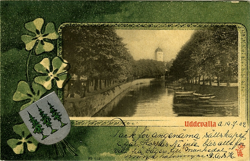 Tryckt text på vykortets framsida: "Uddevalla".

