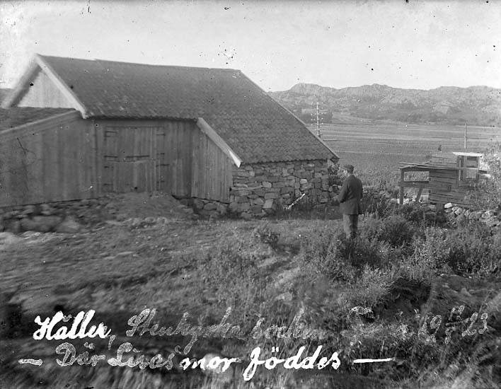 Enligt text på fotot: "Häller, Stenkyrka socken Tjörn - Där Lisas mor föddes - 12/8 1923":