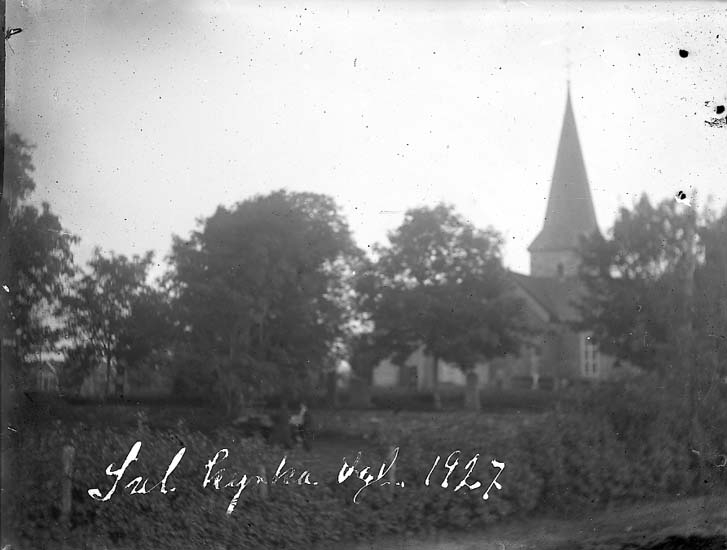 Enligt text på fotot: "Jul kyrka. Vgl 1927".



















