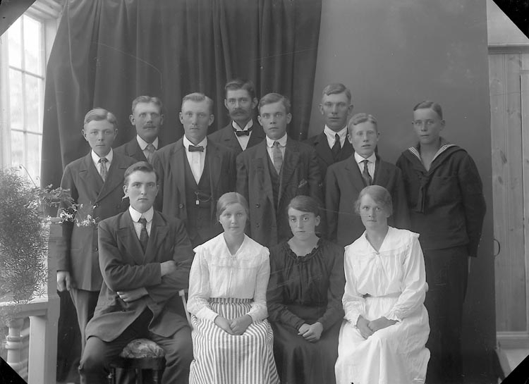 Enligt fotografens journal nr 3 1916-1917: "Svensson Oskar, Bräcketorp Spekeröd".