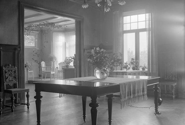 Enligt fotografens notering: "D. 24/10 1934 Matsalen. Fröken Bruhn Stenungs Pensionat Stenungsund".