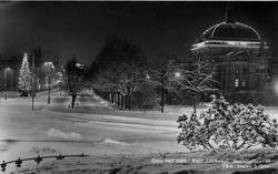Oslo ved natt. Karl Johansgt. Nationalteatret.