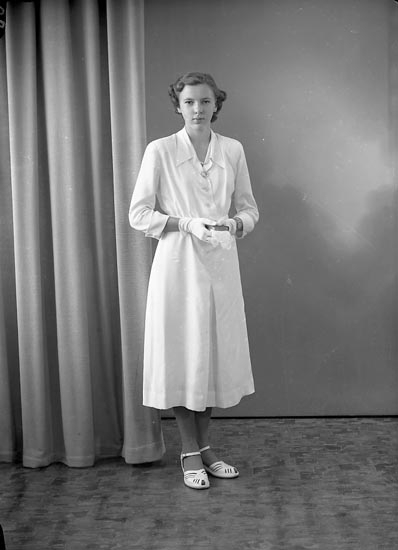 Enligt fotografens journal nr 8 1951-1957: "Johansson, Anne-Marie Hamborg Stillingsön".