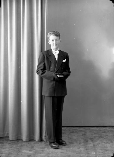 Enligt fotografens journal nr 8 1951-1957: "Hansson, Lennart Panneröd Ödsmål".