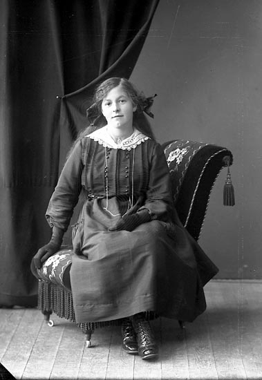 Enligt fotografens journal nr 4 1918-1922: "Bengtsson, Agnes Stenungsön".