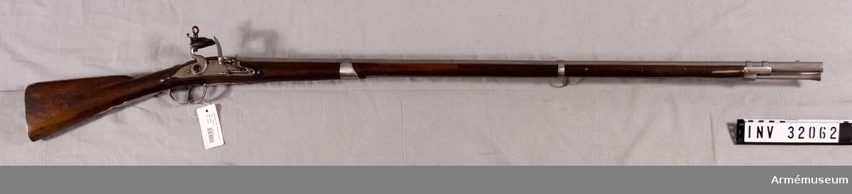 Musköt med flintlås. Rel. l:65,2 kaliber. 1746-1763.