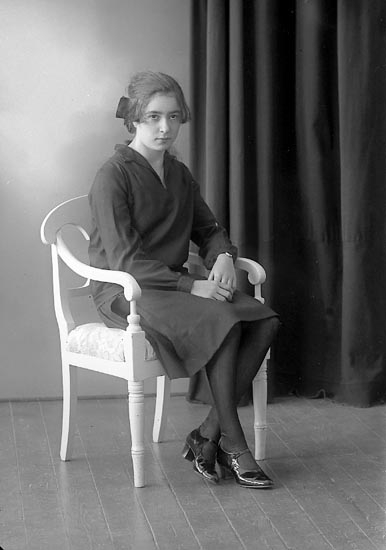 Enligt fotografens journal nr 5 1923-1929: "Pettersson, Ella Långelanda, Svanesund".