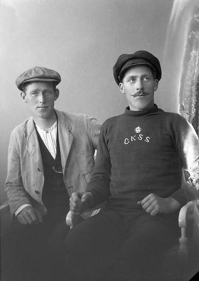 Enligt fotografens journal nr 5 1923-1929: "Andersson, Josef Stenungsön".