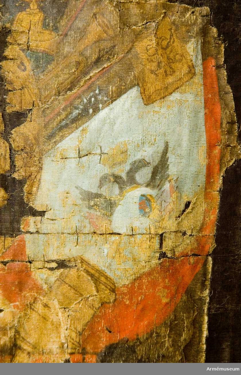 Standar av vit sidendamast med målad dekor på båda sidor. På ena sidan ett stadsvapen, möjligen för Nyslott, omgivet av en trofégrupp. På andra sidan Katarina II:s monogram.
