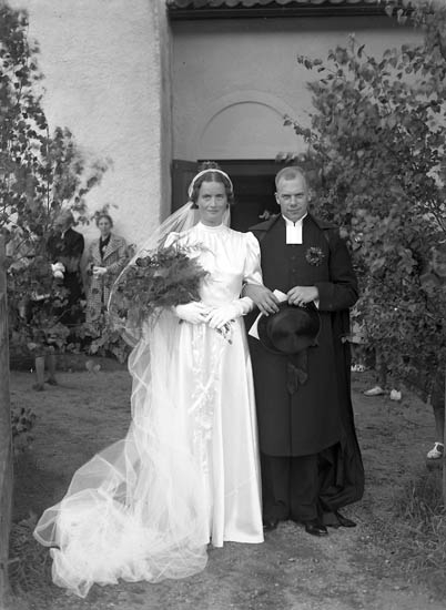 "Maja och Arnes bröllop" lyder texten till fotografiet