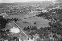 utsikt, slette, fotballbaner, bebyggelse, vei, julemerkehytt