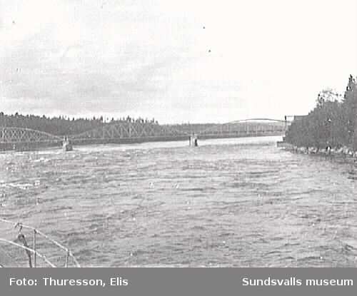 Bron över Indalsälven vid Bergeforsen.