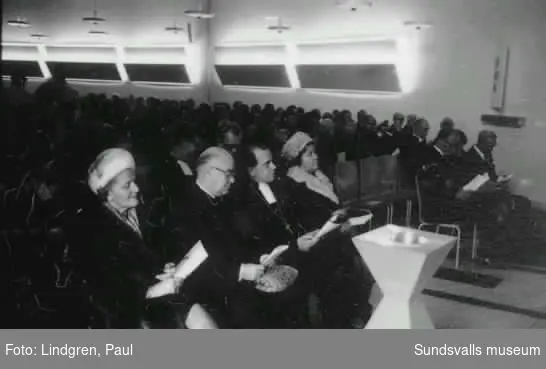 Invigning av Nacksta kyrka den 7 december 1969. Det var ca 30 grader kallt och alla gäster hade inte kunnat komma.