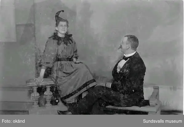 Hulda och John Wessblad  i "Tomtarnas bazar" å Stadshussalongen 16 mars 1895