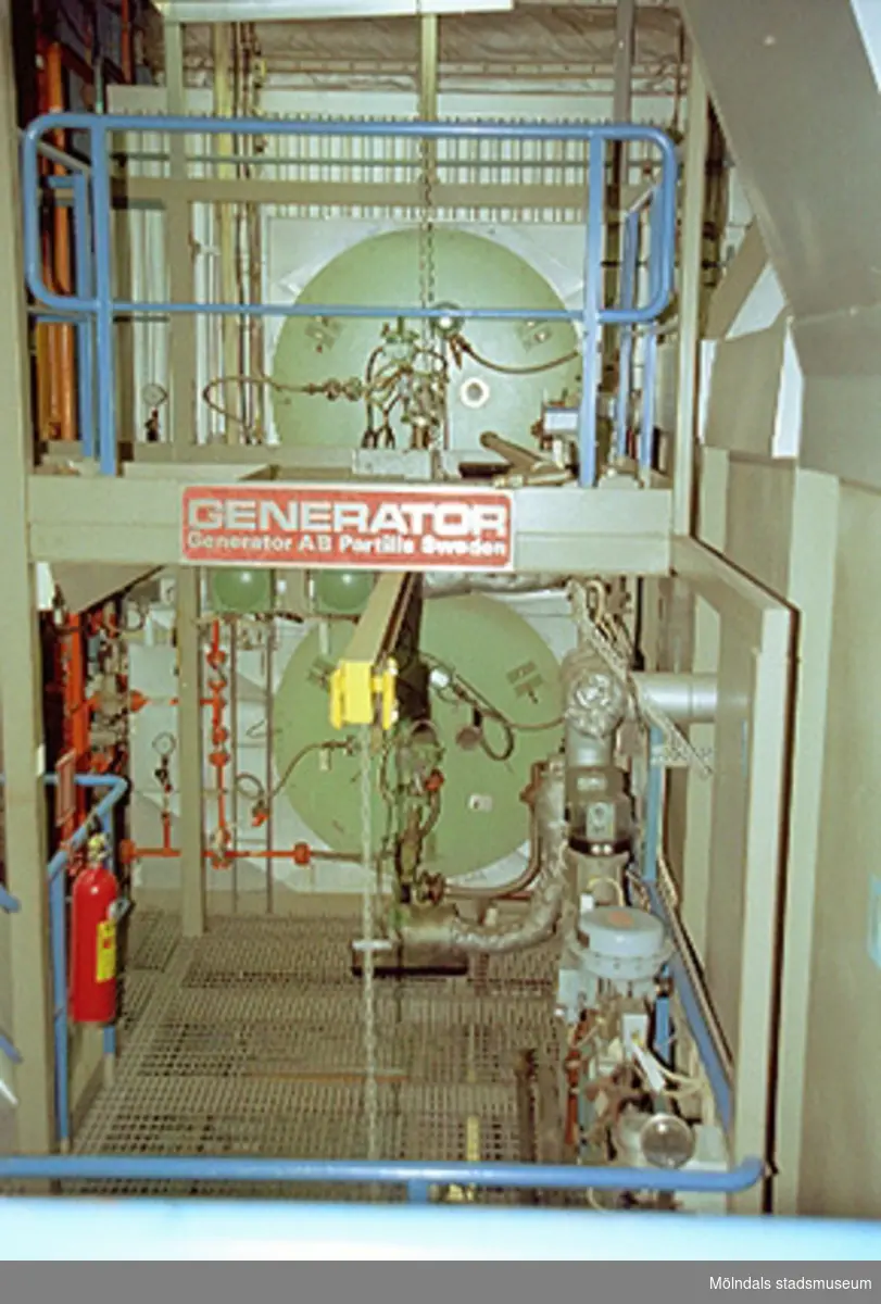 En generator av märket Generator AB Partille Sweden, tillhörande Papyrus/Stora Enso. Papyrusinventeringen 2001-11-06.