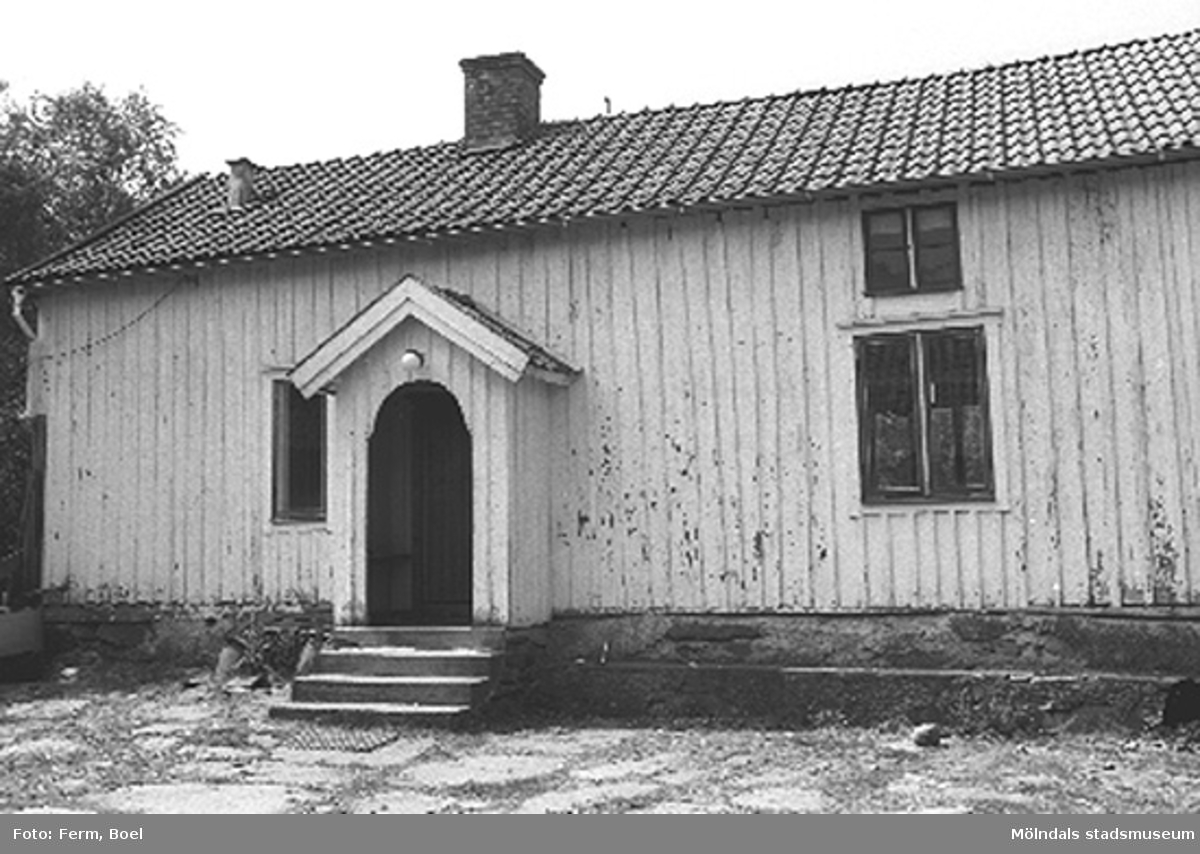 Bostadshus. Högen 2:1/2:2 i Kållered, 1992-06-30.
