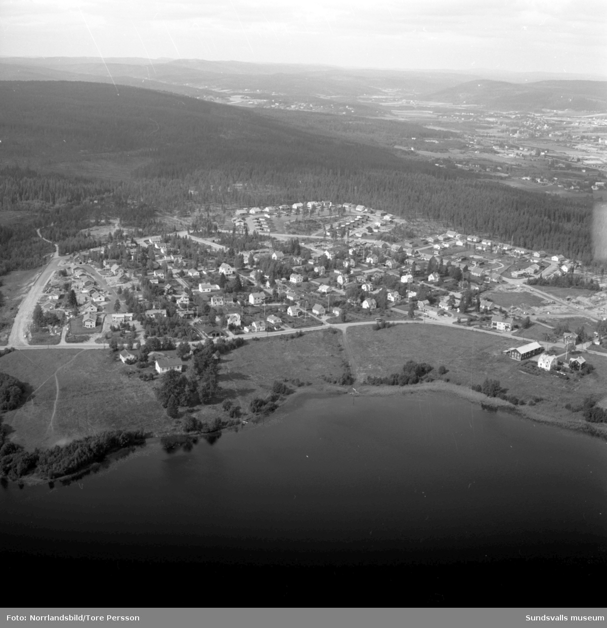 Flygfoto över villaområde i Sidsjön.
