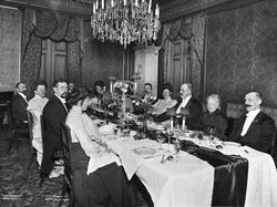 Selskap på Grand Hotel.