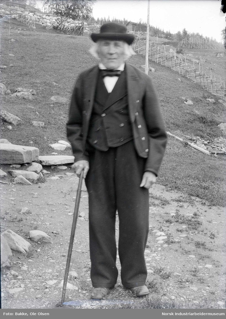 Eldre mann på Svalastogo, Austbygde