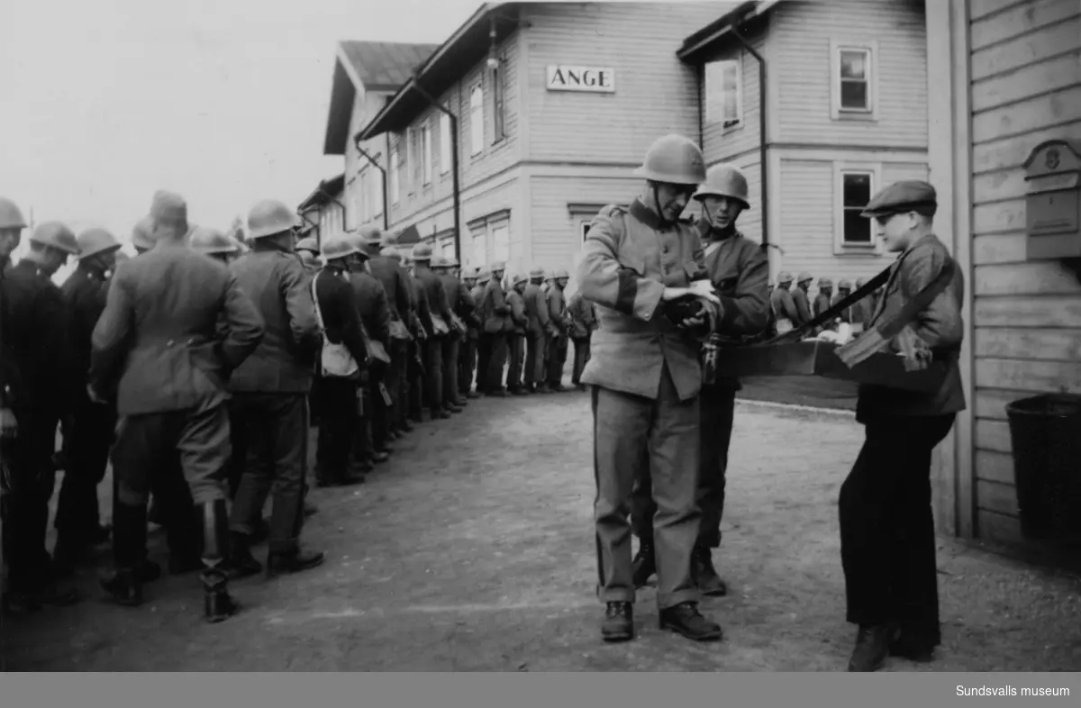Militär vid Ånge station under beredskapstiden.