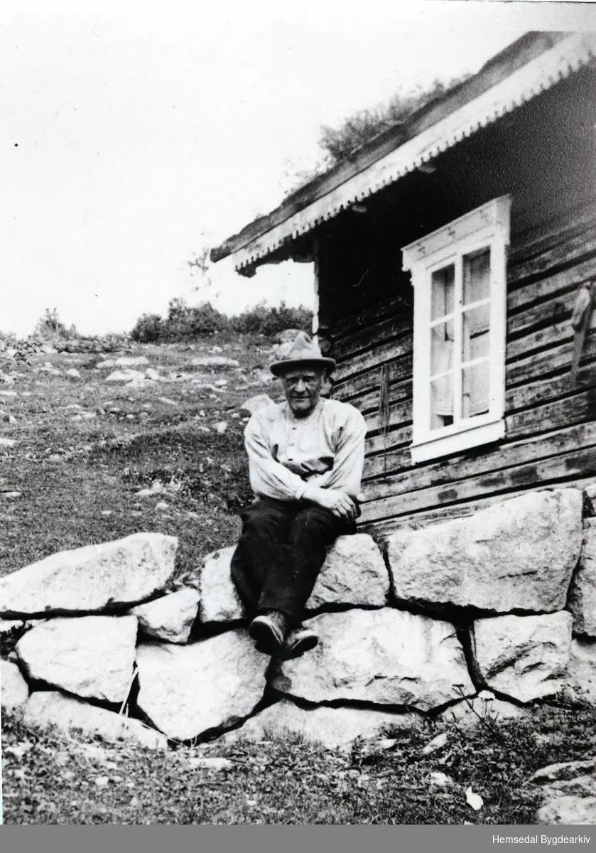 Lars Eikre i Medgard, 51.14, i Hemsedal,  ca. 1935.