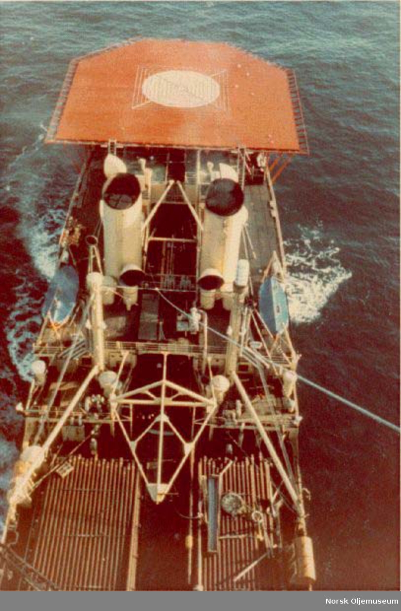 "D/B Drillship", tidligere hvalkokeriet "Thorshøvdi", sett fra lufta.
