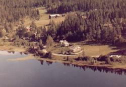 bolighus, skråfoto, våningshus, uthus,