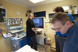 To av sykepleierne på Statfjord C,  Svein Stalheim t.v og Ja