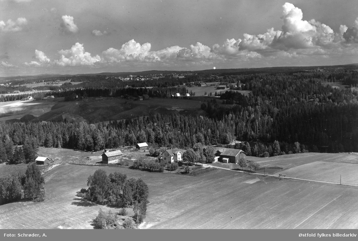 Torbergrud gård  i Skiptvet, flyfoto 11. juni  1959.