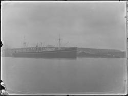 Skip til kai, Sarpsborg ?, Skipets navn er Tungshai.