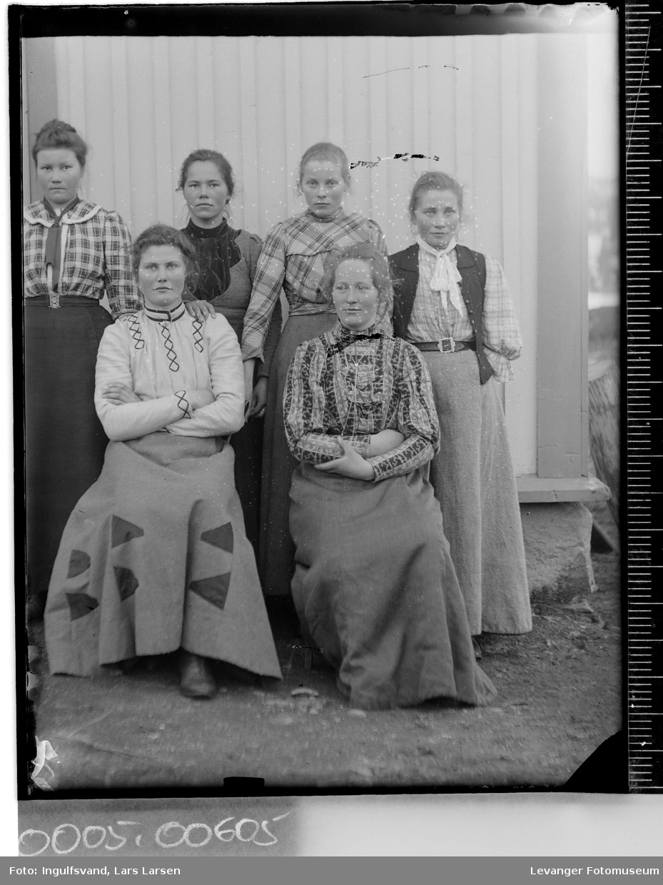 Gruppebilde av seks kvinner.
