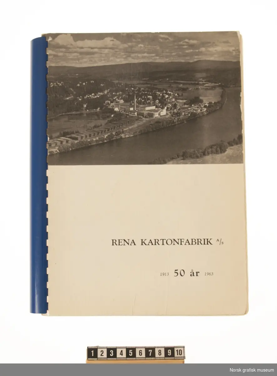 Bok skrevet av Georg Werner-Hansen til Rena Kartonfabrik A/S' 50-årsjubileum.