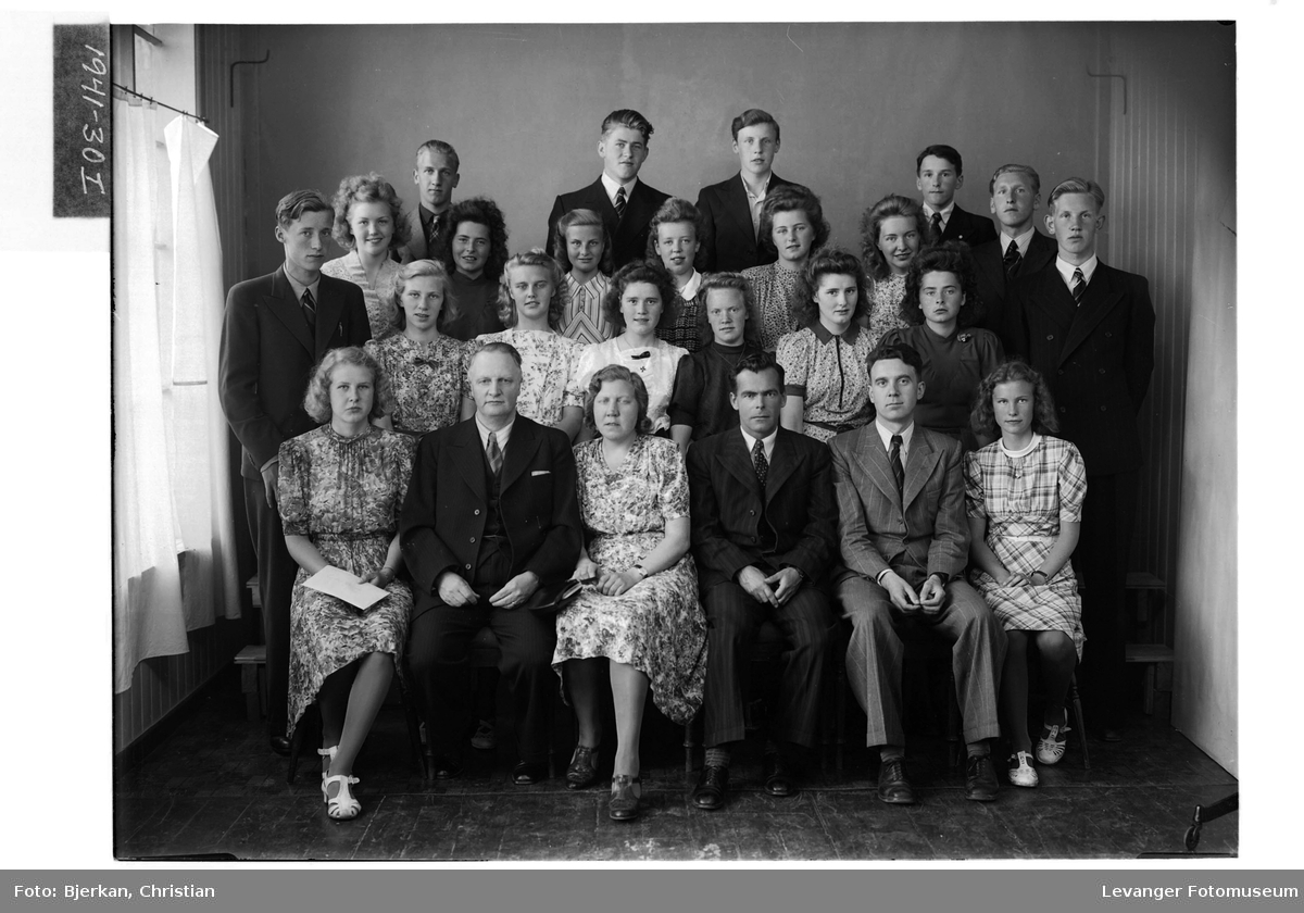 Elever og lærere ved Levanger Middelskole i 1941