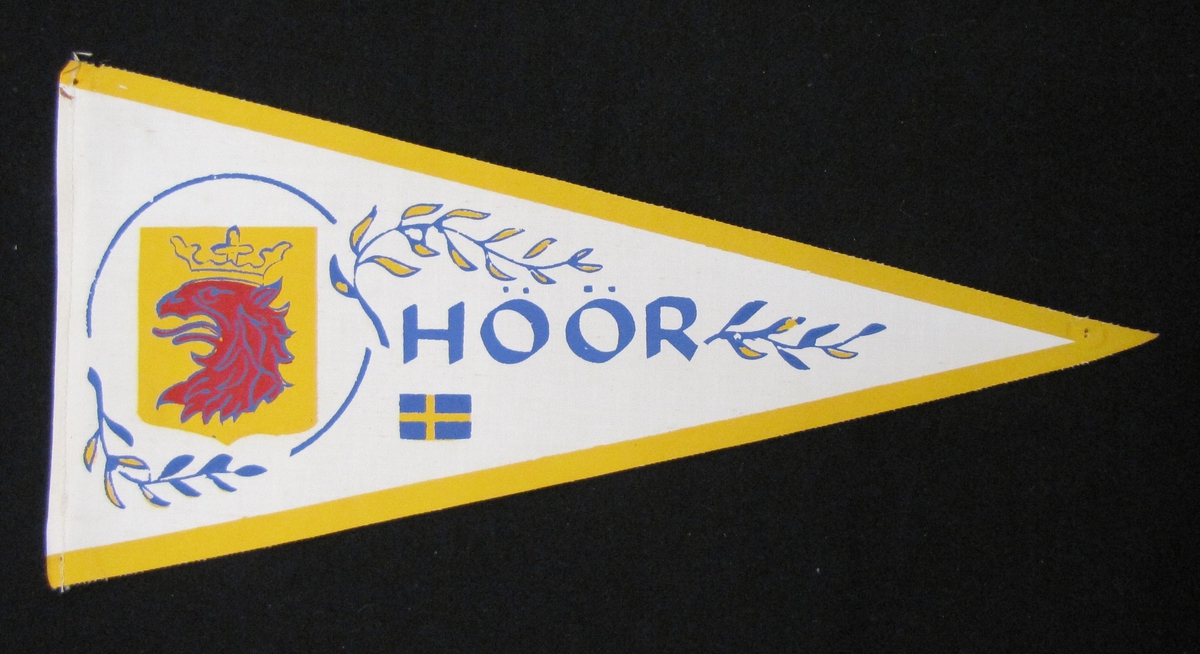 Cykelvimpel från Höör. Motivet är tryckt  med Skånes landskapsvapnet som motiv.

Vimpeln ingår i en samling av 103 stycken.